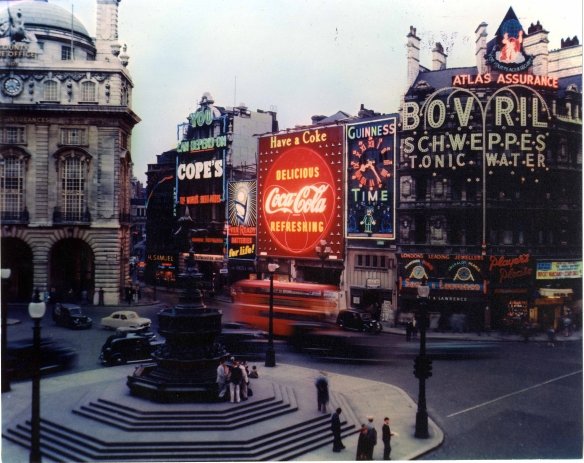 Coca Cola mostra al mondo il primo video-wall 3D insegna coca cola