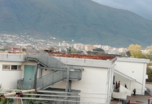 Vento forte stacca i pannelli solari dalle scuole di Sant’Egidio Monte Albino