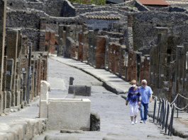 Una coppia di americani aspetta 80 giorni per visitare gli Scavi di Pompei